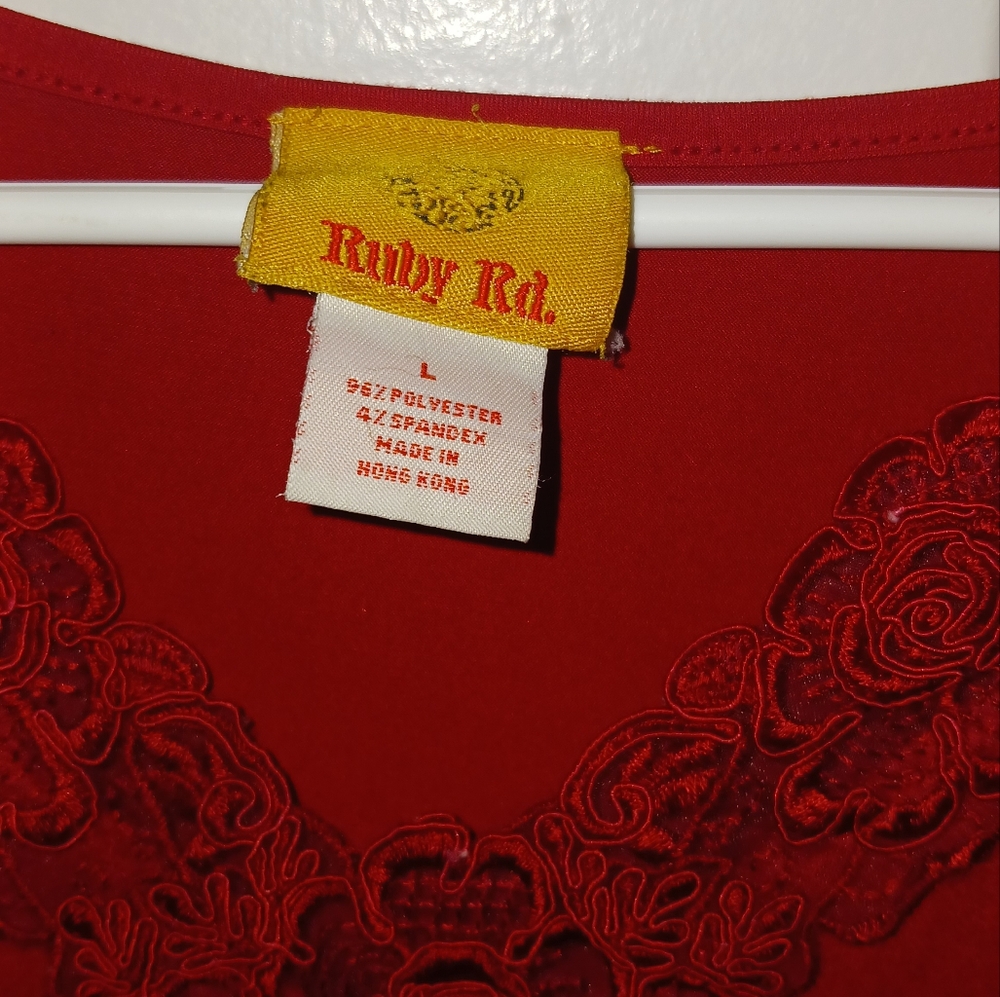 Ruby Rd. Red Tank Top with Lace Large. A-55 - Picture 3 of 4